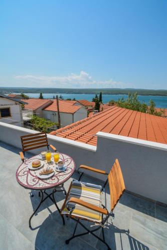 Villa Josip with seaview and heated pool by TA Leut Agency — 4-Star Luxury Hotel in Krusevo, Croatia