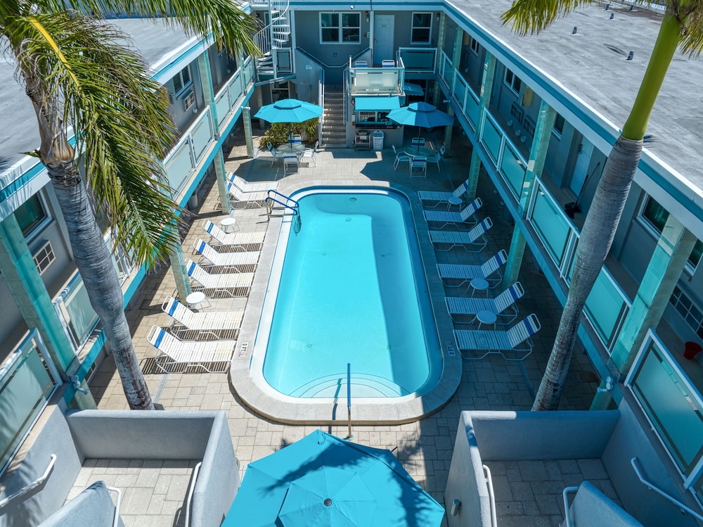Camelot Beach Suites - photo 36