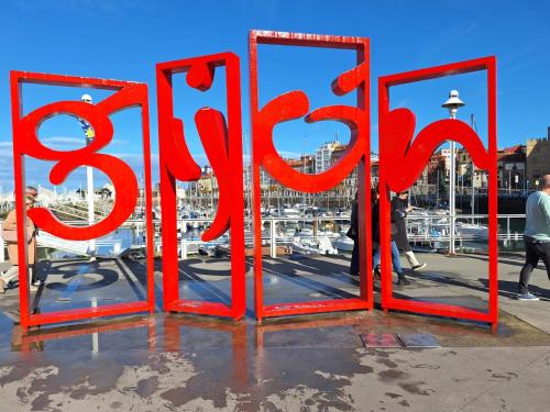 El Arroyu Vut 5585 As in Gijon, Spain