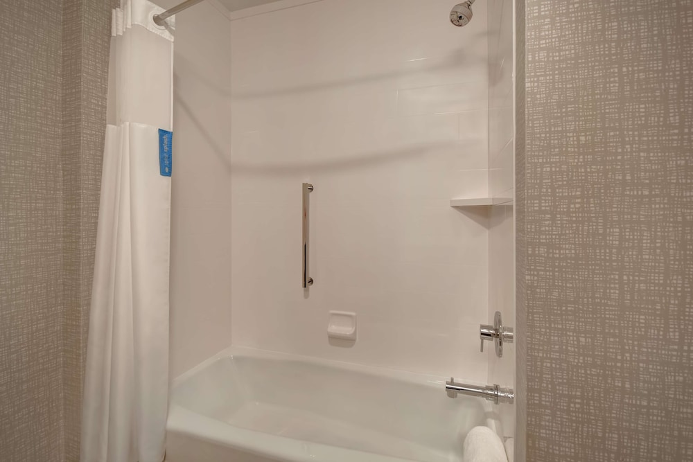 Hampton Inn Pleasant View TN - photo 20