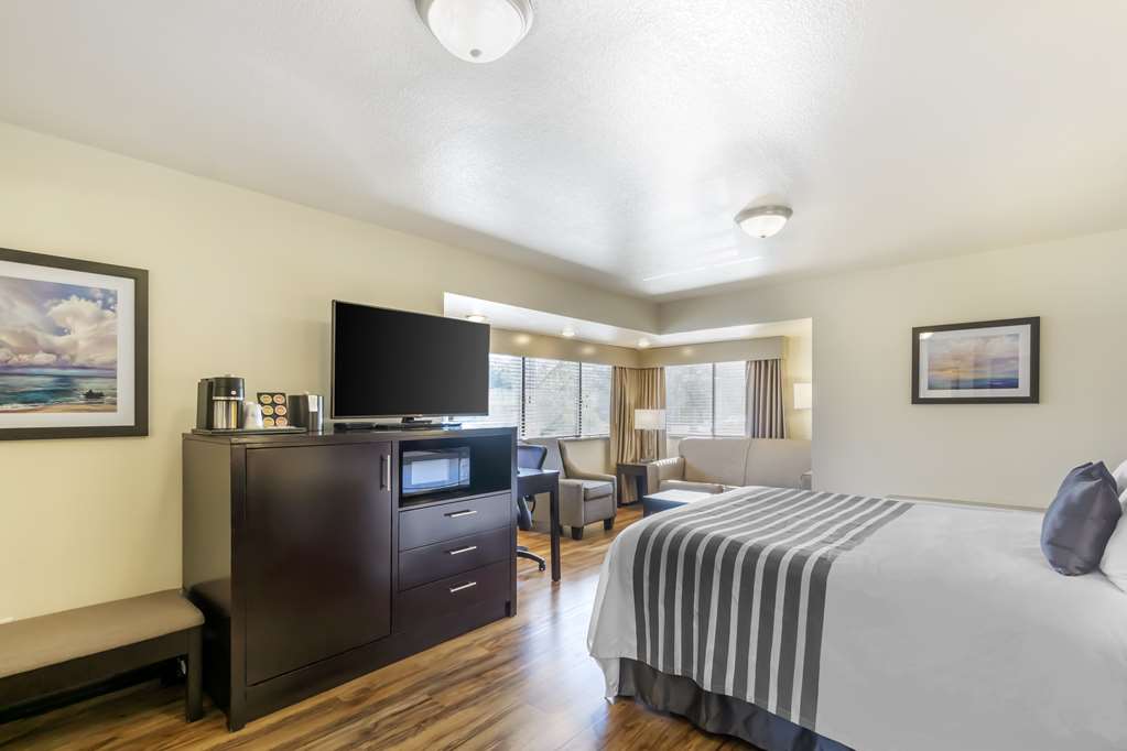 Best Western Plus Edmonds Harbor Inn - photo 19