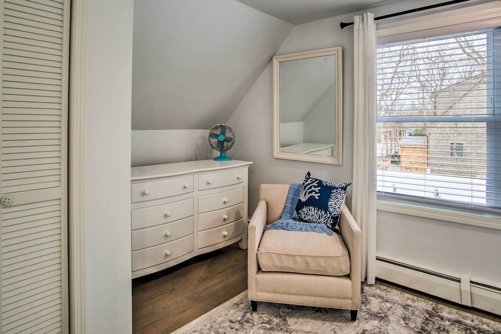 4 Mi to Beach Family Friendly Edgartown Escape — 4-Star Luxury Hotel in Edgartown, United States