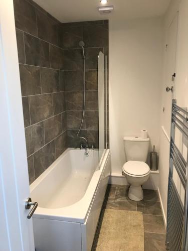 Property Hunter 25 — Darlington — photo 3