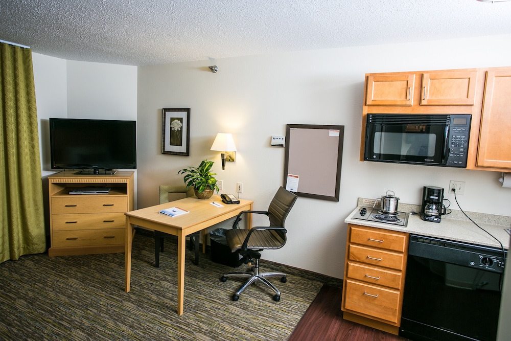 Candlewood Suites Fargo N. Dakota State University an IHG Hotel - photo 3