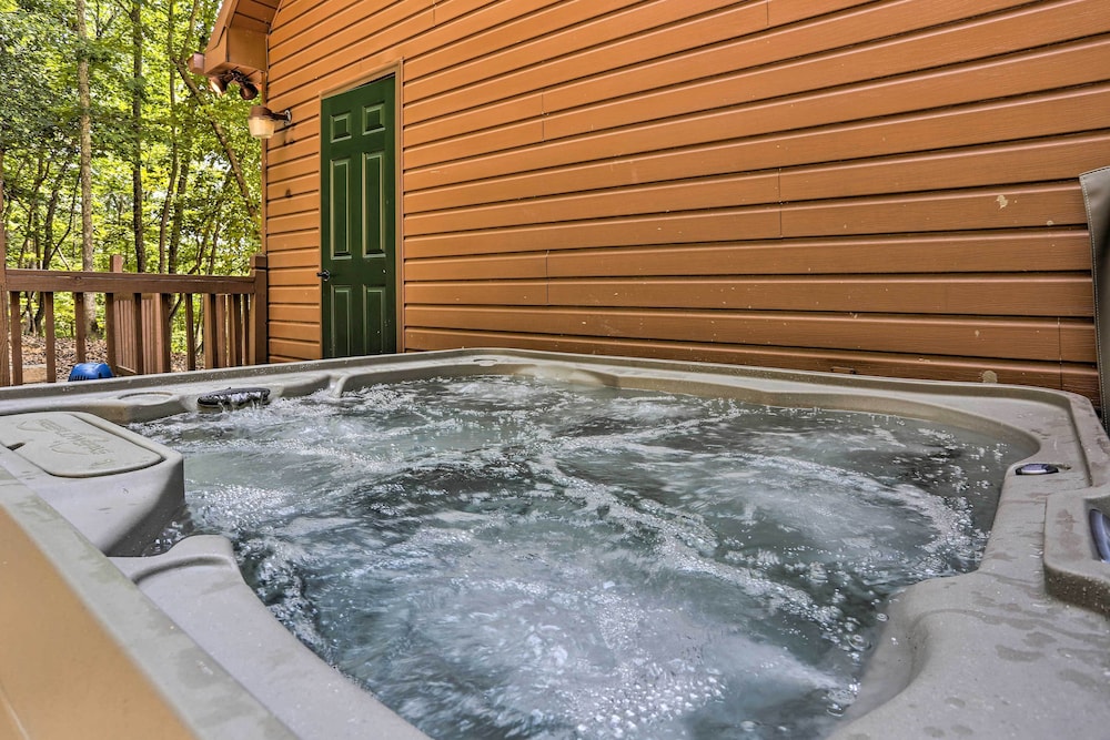 Ellijay Resort Cabin with Fire Pit Decks And Hot Tub - featured photo