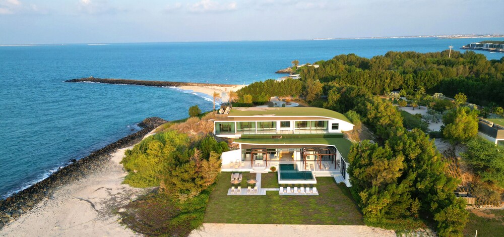 Silk Valley Grand 6B Beachfront Villa — 4-Star Luxury Hotel in Abu Dhabi, United Arab Emirates