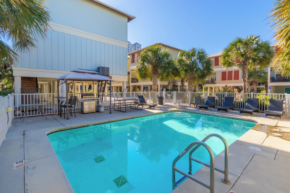 Bottlenose Beach House — 4-Star Luxury Hotel in Gulf Shores, United States