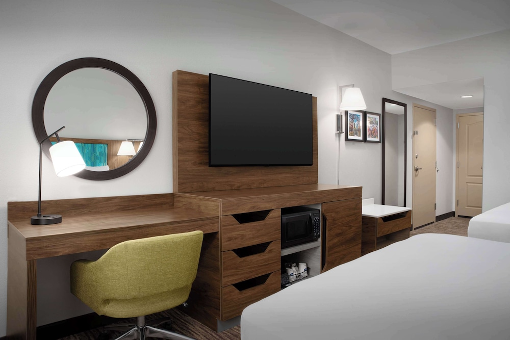 Hampton Inn & Suites Knoxville North I 75 - photo 32