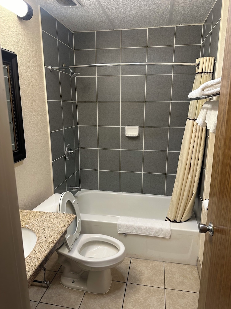 Rodeway Inn Zanesville OH - photo 13