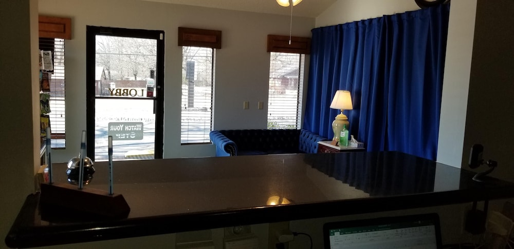 The Parkwood Inn & Suites - photo 2