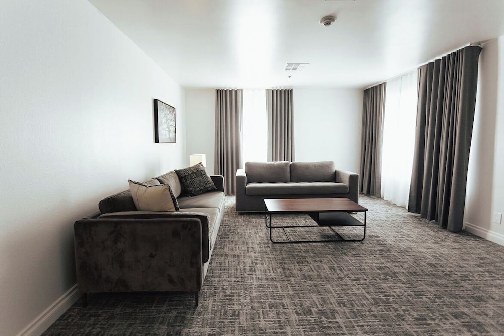 Vinland Hotel and Lounge - photo 34