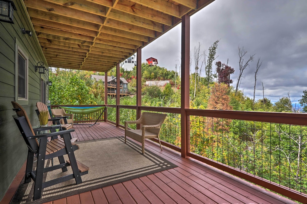 Woodsy Retreat with Fire Pit And Resort Amenities - photo 30