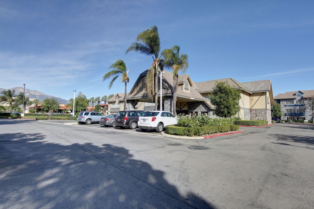 Red Lion Ontario Airport - photo 37