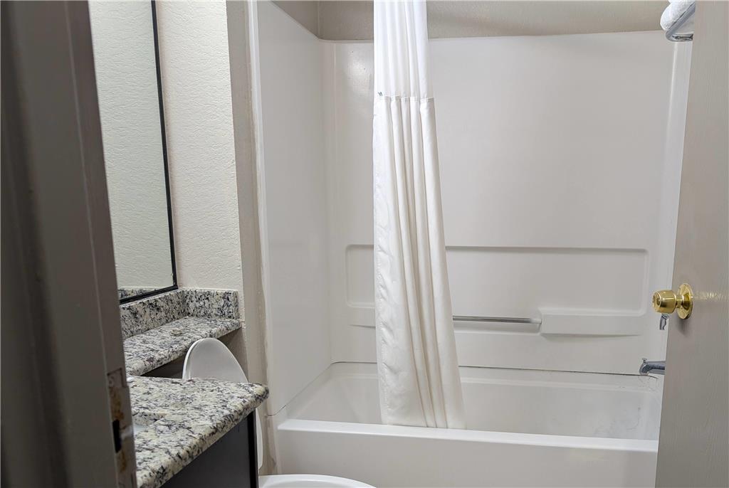Days Inn & Suites by Wyndham Tampa Raymond James Stadium - photo 64