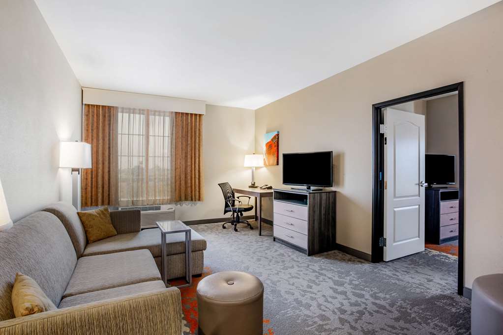 La Quinta Inn & Suites by Wyndham Andrews - photo 24