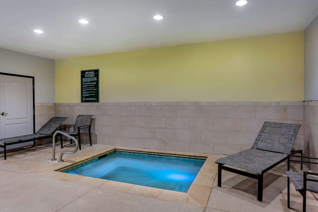 La Quinta Inn & Suites by Wyndham Andrews - photo 7