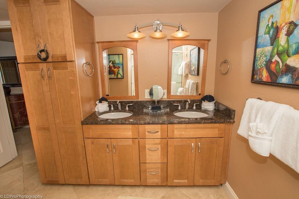 Shoreline Towers 1052 2 Bedroom Condo by RedAwning - photo 18