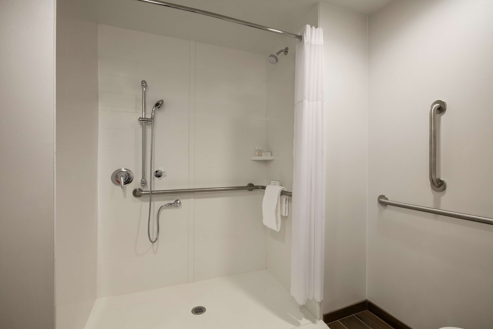 Hampton Inn Kernersville - photo 21