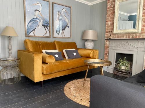 Charming Bight Cottage moments from beach by Whitstable Holidays — 4-Star Luxury Hotel in Whitstable, United Kingdom