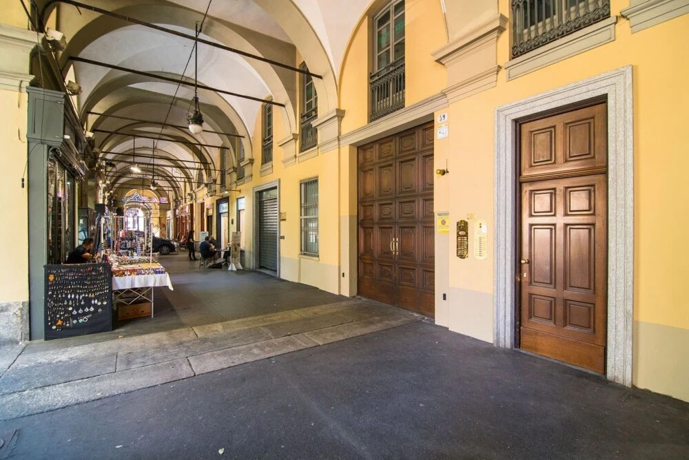 Nobile residenza con affreschi a Porta Nuova 150m — 4-Star Luxury Hotel in Turin, Italy