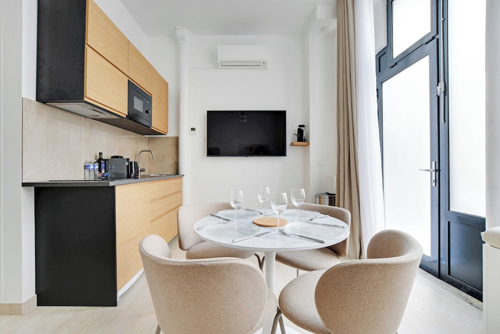 Studio Moderne AC 4P Champ de mars — 4-Star Luxury Hotel in Paris, France