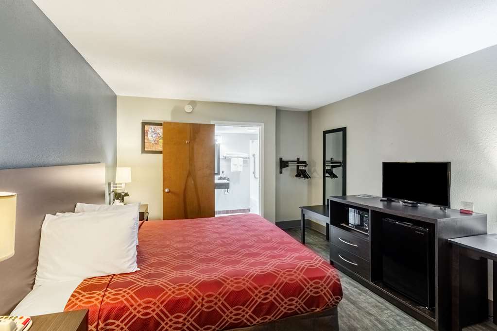Econo Lodge Crestview South - photo 11