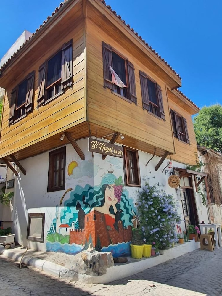 Bi Hayal Ada Evi — Bozcaada