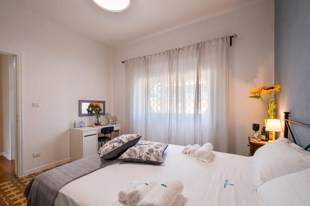 Sunshine Escape Villa In Porto Cesareo — 4-Star Luxury Hotel in Porto Cesareo, Italy