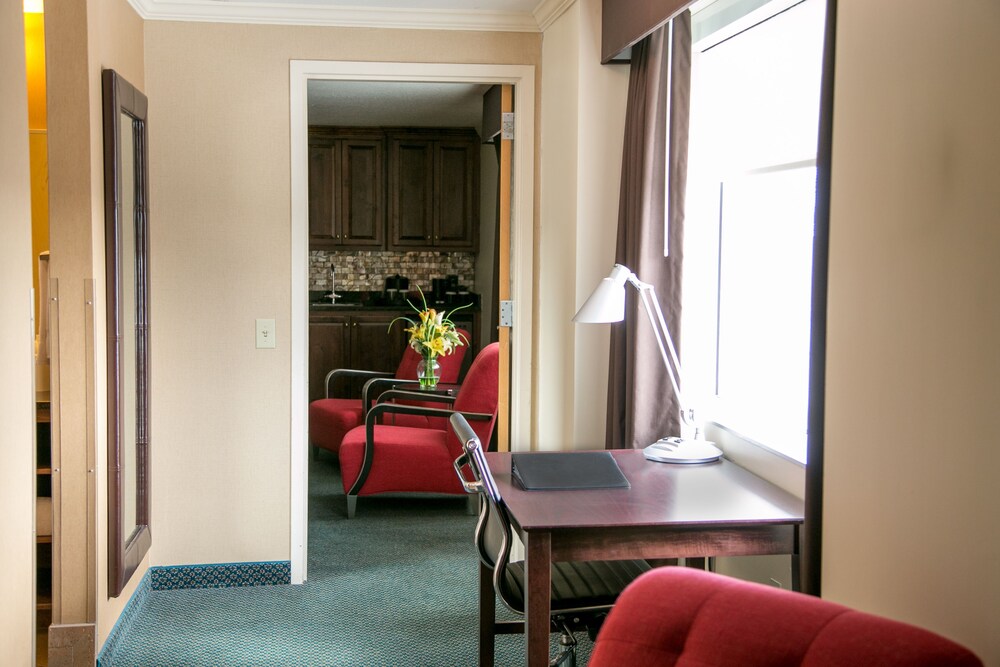 The University of Georgia Center for Continuing Education & Hotel - photo 30