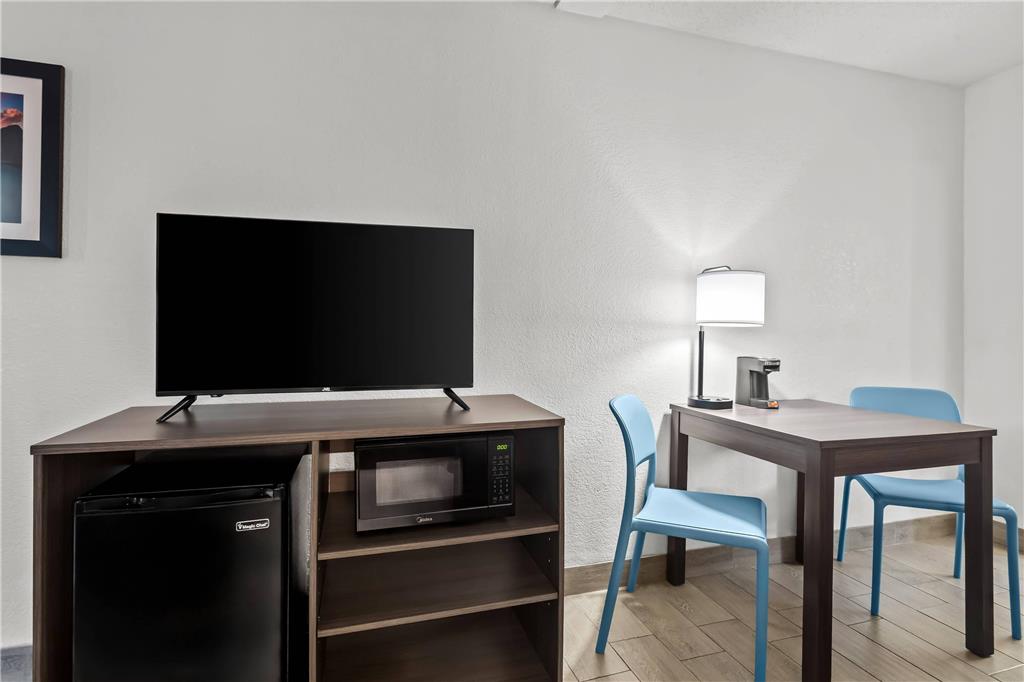 Quality Inn & Suites at Tropicana Field - photo 33