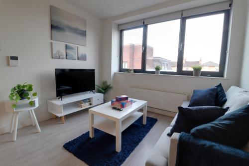 Van Gogh Apartment Bedford Fast Wifi Gym & FREE Parking — 4-Star Luxury Hotel in Bedford, United Kingdom