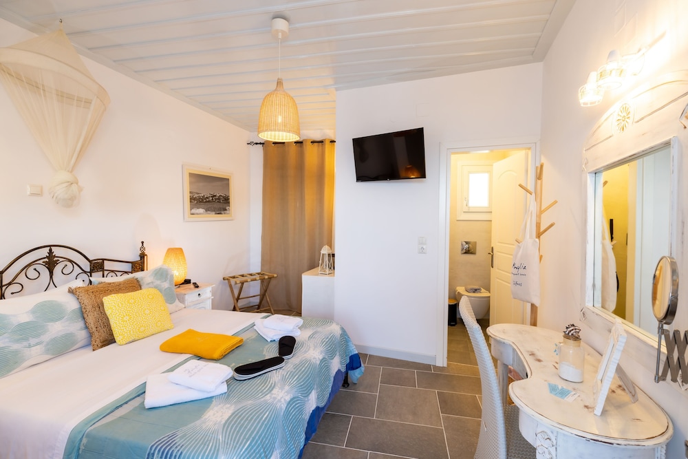 Kohylia Beach Guest House — 4-Star Luxury Hotel in Milos, Greece
