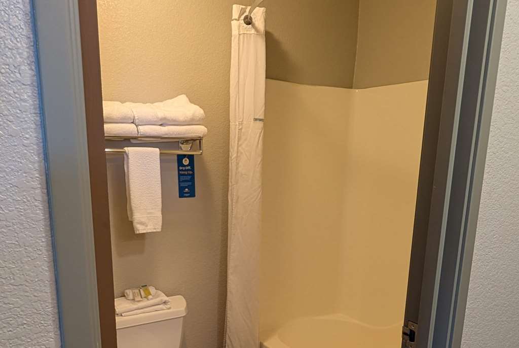 Days Inn & Suites by Wyndham Castle Rock - photo 33