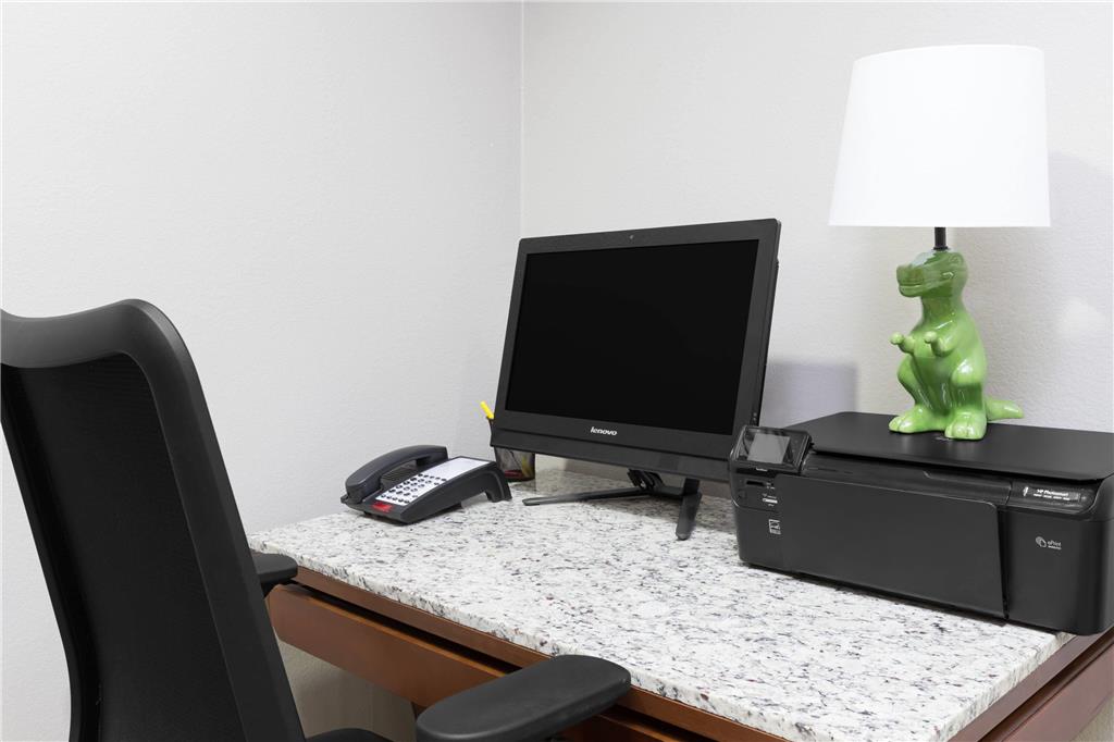 Days Inn & Suites by Wyndham Madisonville - photo 15