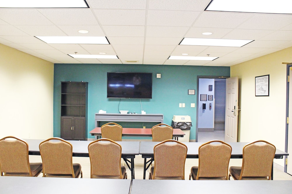 Country Inn & Suites by Radisson Marinette WI - photo 44