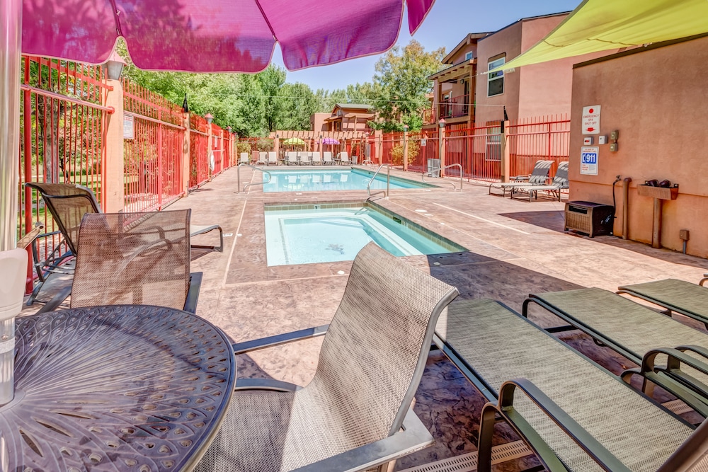 The Gonzo Inn - featured photo