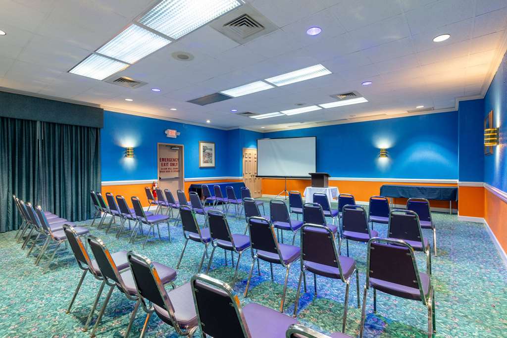 Howard Johnson Hotel & Conference Center by Wyndham Salem - photo 21