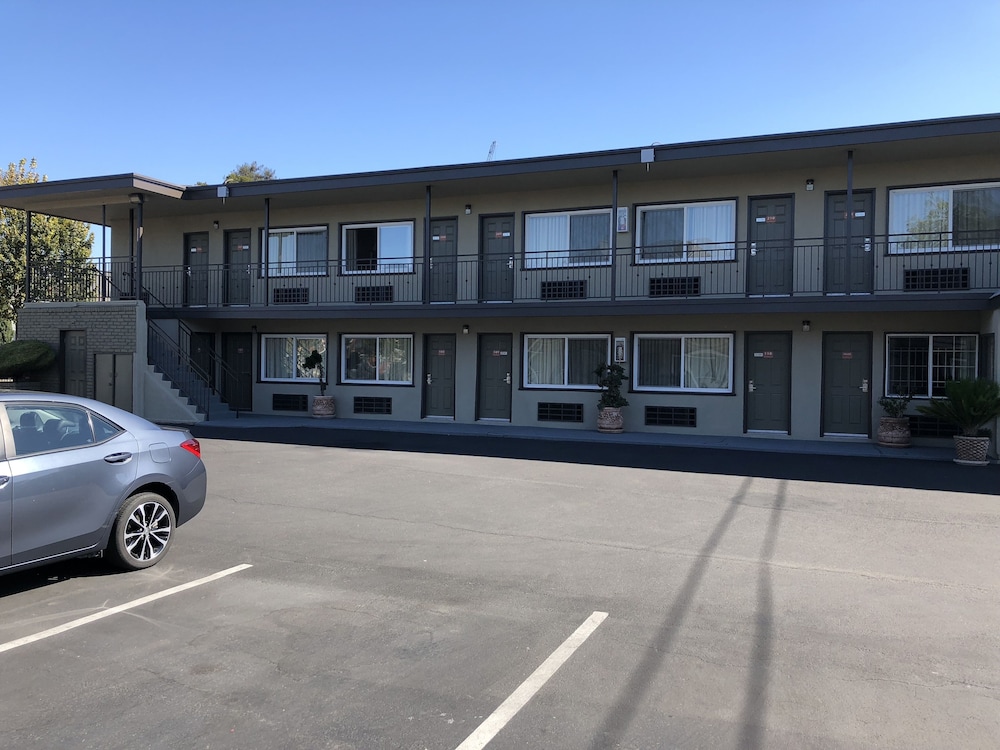 Bay Bridge Inn - photo 31