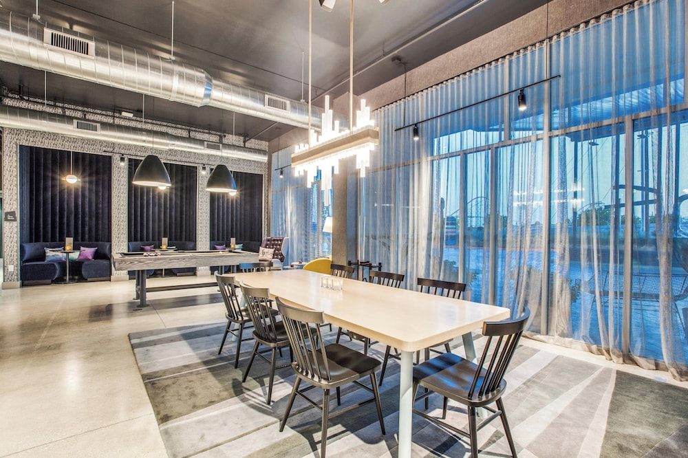 Aloft Dallas Arlington Entertainment District - photo 2