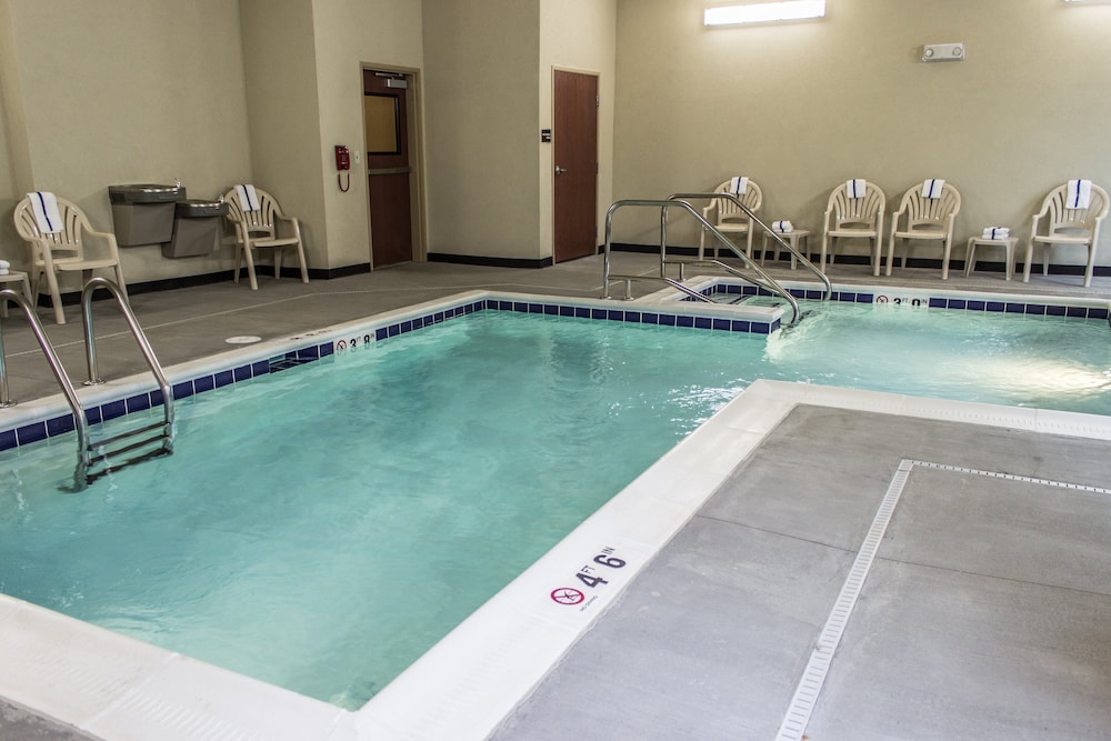 Cobblestone Hotel & Suites Chippewa Falls - photo 44