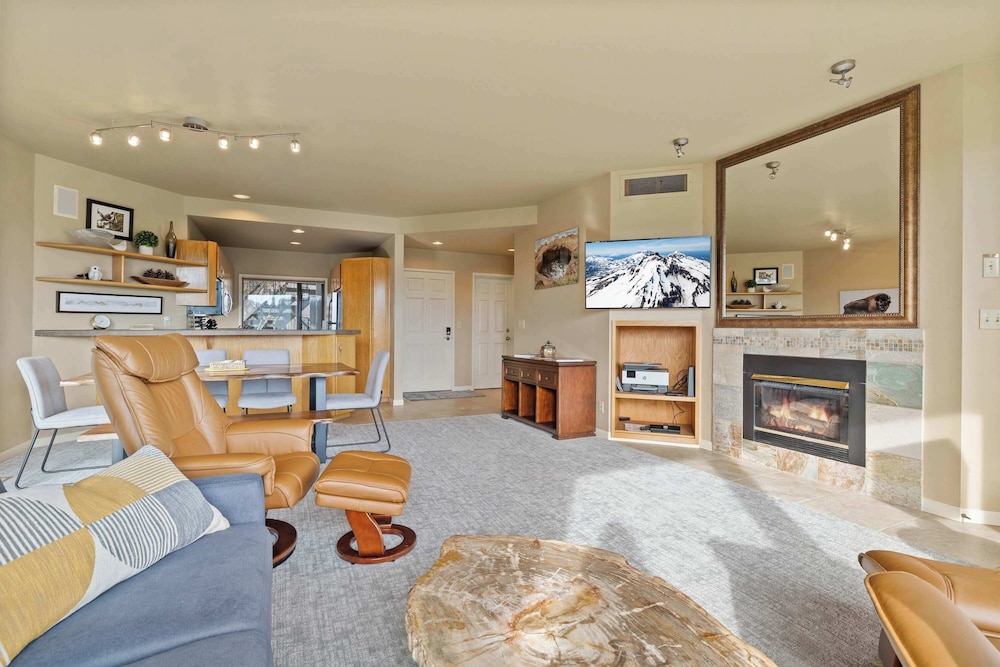 Riverview Retreat Picturesque 2 BDR in Resort - photo 12