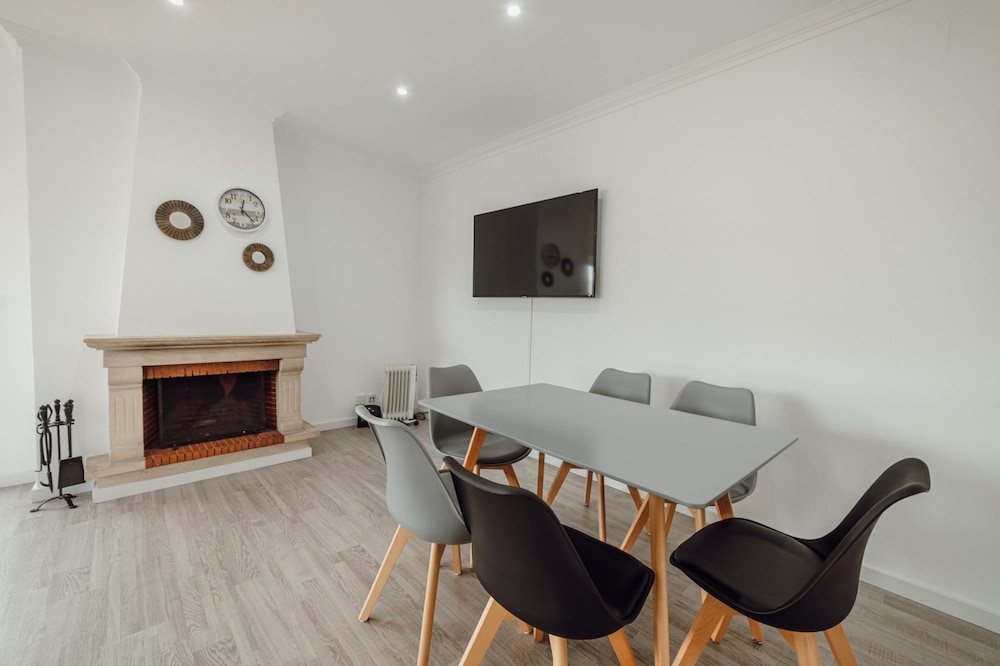 Gaia Terrace With Elevator by Vacationy — 4-Star Luxury Hotel in Porto, Portugal
