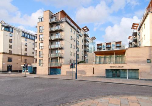 Holyrood Road Park Apartments 379 — 4-Star Luxury Hotel in Edinburgh, United Kingdom