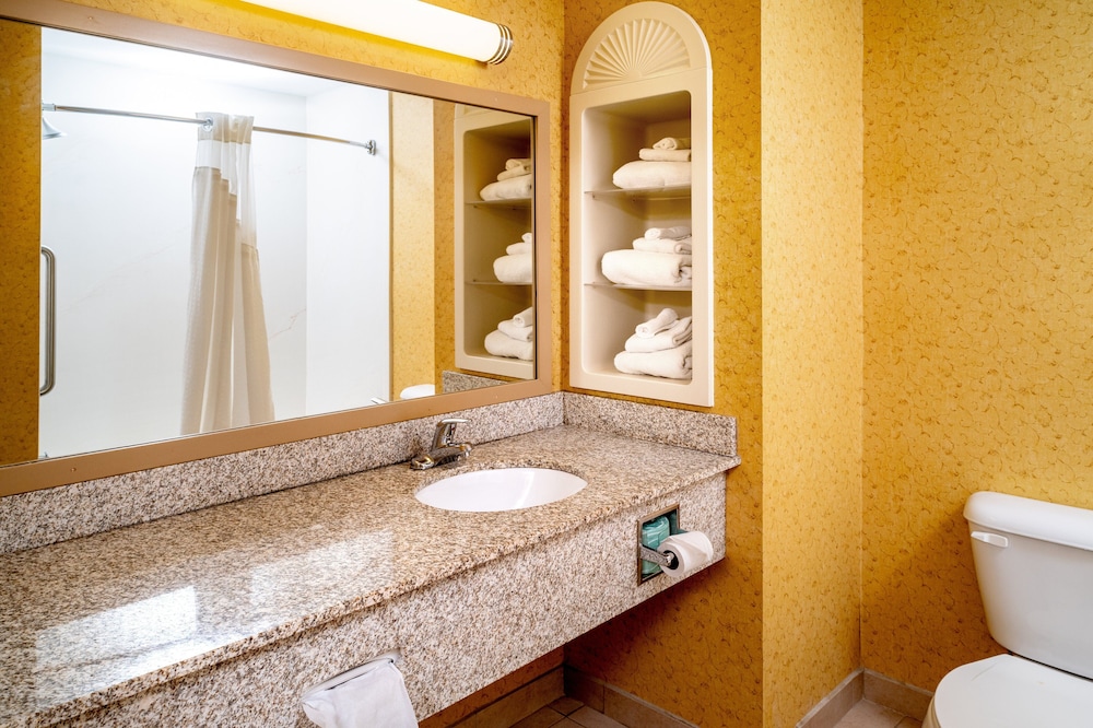 Holiday Inn Express Hotel & Suites Hazard by IHG - photo 33