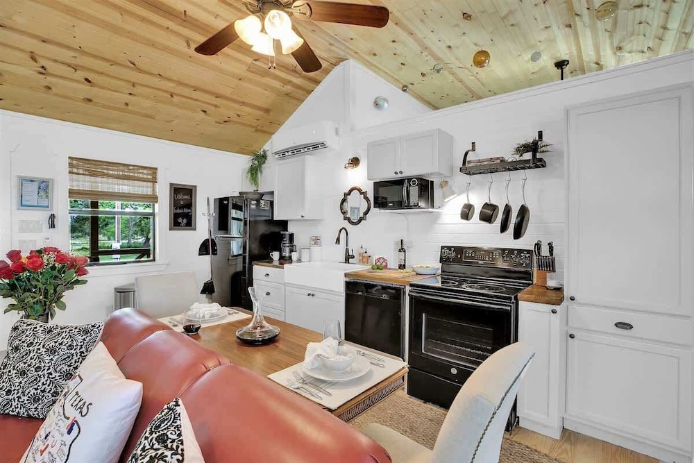 3 Acres of Luxury and Views in Fred Wine Country - photo 12