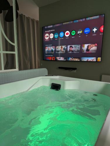 Le Cocon Spa proche Puy DuFou - last minute hotel in Unknown City