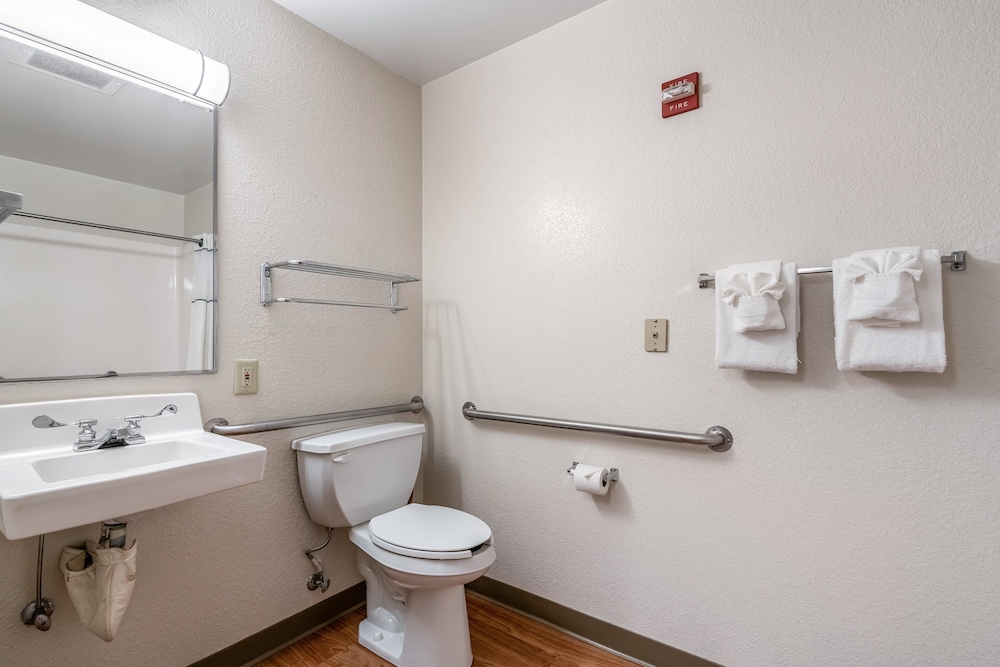 HomeTowne Studios by Red Roof Spokane Valley - photo 14
