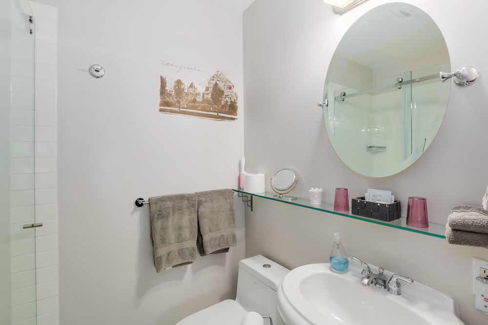 West End Guest House — Langley — photo 5