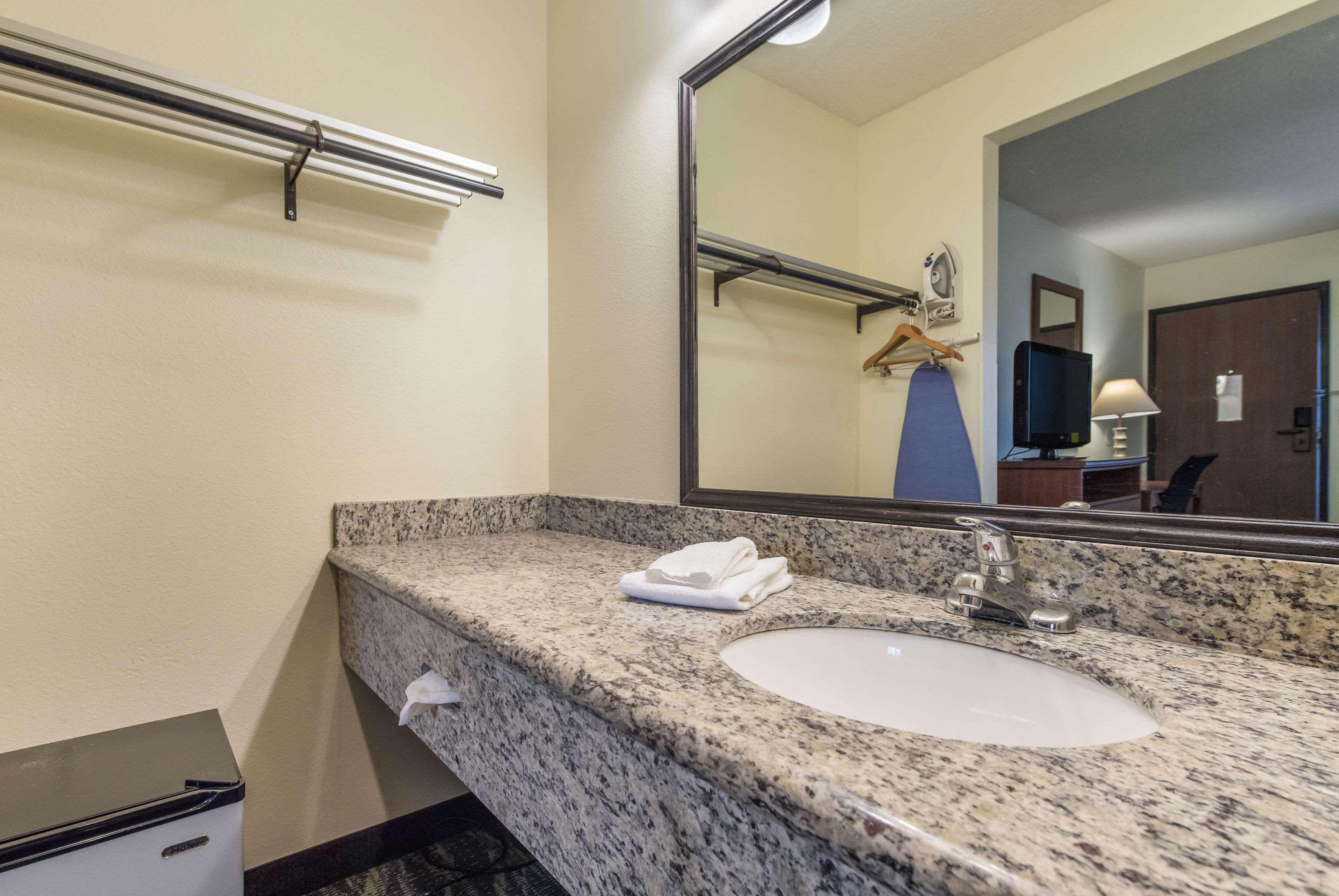 Quality Inn Bellevue - photo 32