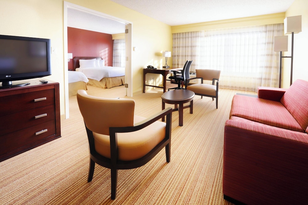 Courtyard by Marriott Houston Hobby Airport - photo 8